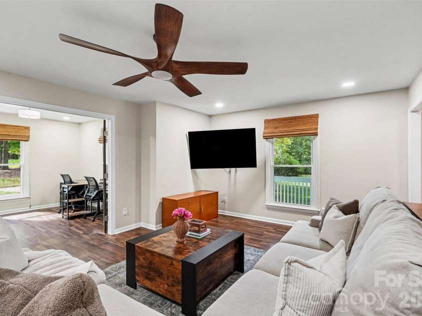11538 Gelding Drive, Charlotte, NC 28215.  MLS# CAR4422682, YatesRealty ID 56750. 