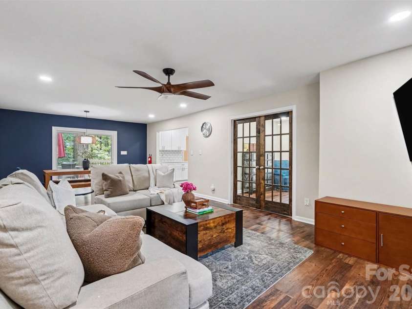 11538 Gelding Drive, Charlotte, NC 28215.  MLS# CAR4422682, YatesRealty ID 56750. 