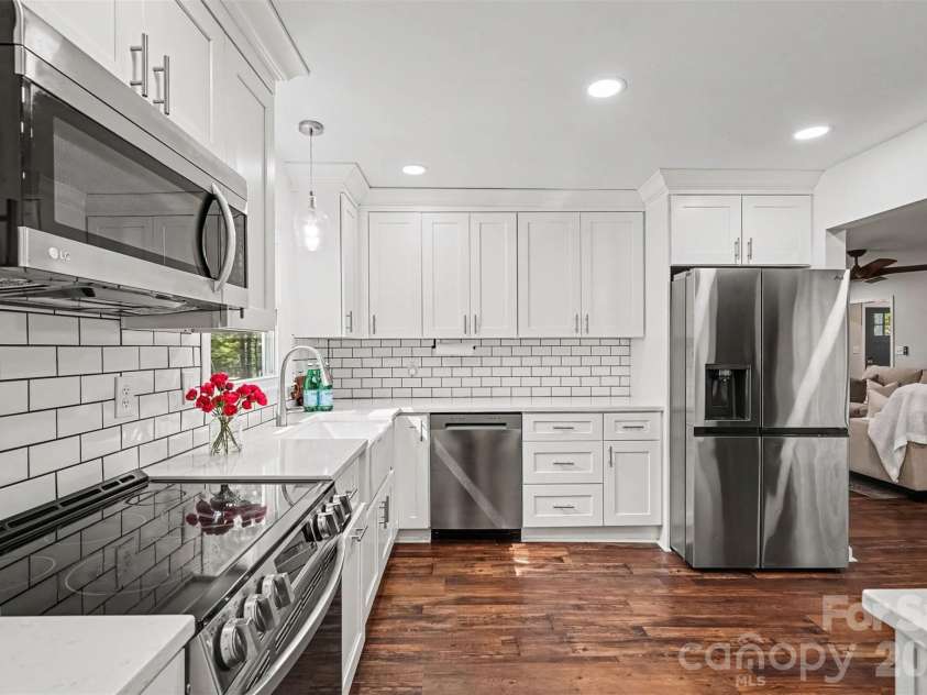 11538 Gelding Drive, Charlotte, NC 28215.  MLS# CAR4422682, YatesRealty ID 56750. 