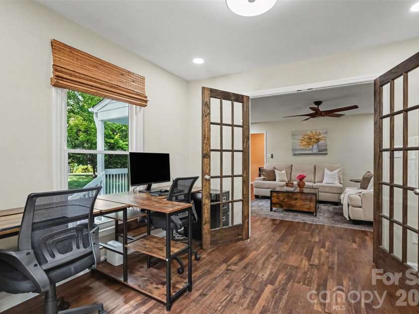 11538 Gelding Drive, Charlotte, NC 28215.  MLS# CAR4422682, YatesRealty ID 56750. 