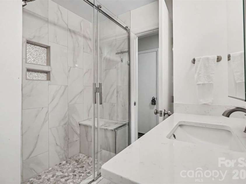 11538 Gelding Drive, Charlotte, NC 28215.  MLS# CAR4422682, YatesRealty ID 56750. 