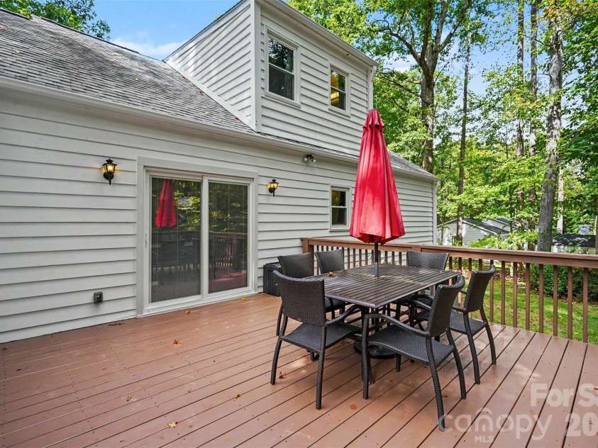 11538 Gelding Drive, Charlotte, NC 28215.  MLS# CAR4422682, YatesRealty ID 56750. 