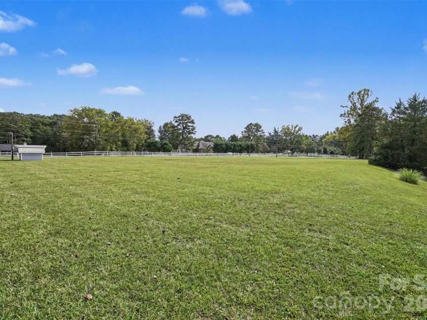 11538 Gelding Drive, Charlotte, NC 28215.  MLS# CAR4422682, YatesRealty ID 56750. 