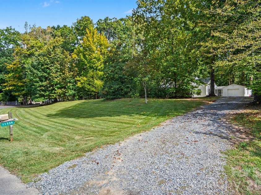 11538 Gelding Drive, Charlotte, NC 28215.  MLS# CAR4422682, YatesRealty ID 56750. 