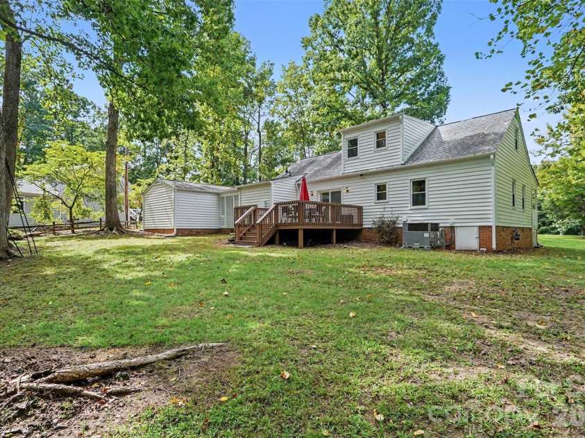 11538 Gelding Drive, Charlotte, NC 28215.  MLS# CAR4422682, YatesRealty ID 56750. Spacious backyard