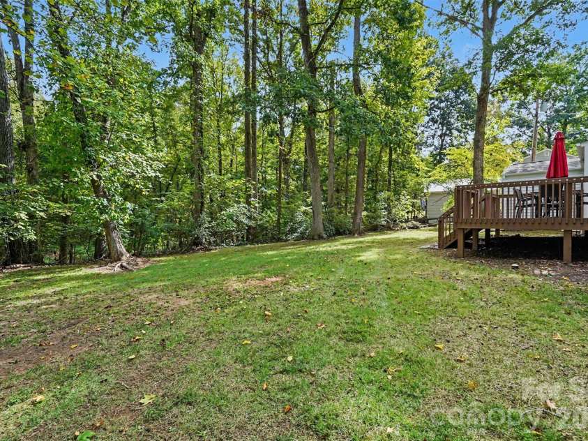 11538 Gelding Drive, Charlotte, NC 28215.  MLS# CAR4422682, YatesRealty ID 56750. Spacious lot