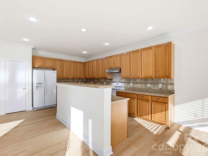 529 Putting Drive, Fort Mill, SC 29715.  MLS# CAR4434078, YatesRealty ID 56751. 