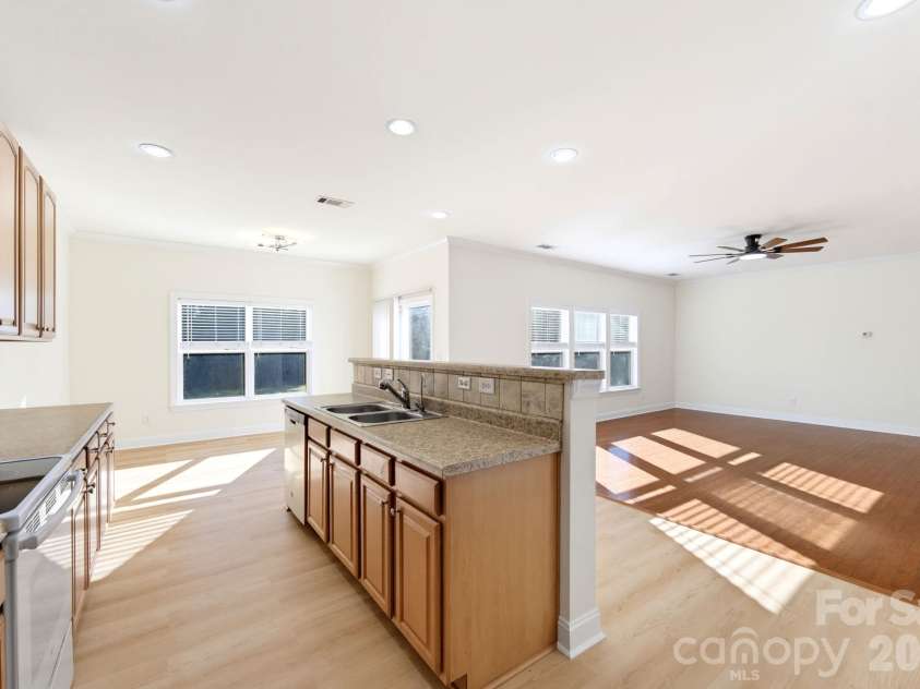 529 Putting Drive, Fort Mill, SC 29715.  MLS# CAR4434078, YatesRealty ID 56751. 