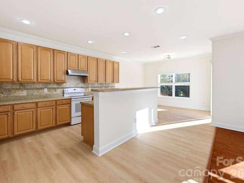 529 Putting Drive, Fort Mill, SC 29715.  MLS# CAR4434078, YatesRealty ID 56751. 