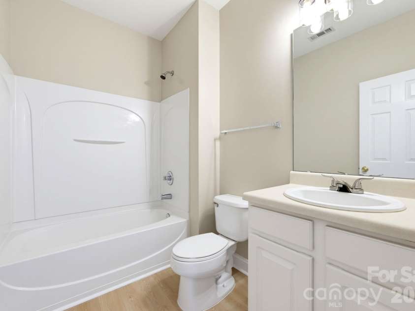529 Putting Drive, Fort Mill, SC 29715.  MLS# CAR4434078, YatesRealty ID 56751. 