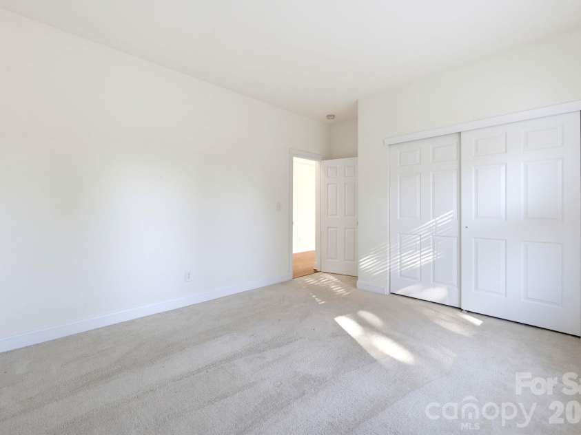 529 Putting Drive, Fort Mill, SC 29715.  MLS# CAR4434078, YatesRealty ID 56751. 