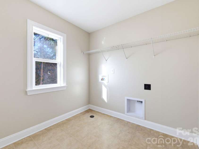 529 Putting Drive, Fort Mill, SC 29715.  MLS# CAR4434078, YatesRealty ID 56751. 