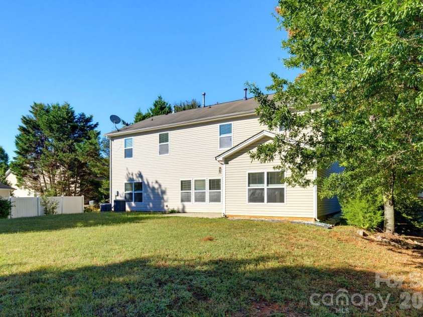 529 Putting Drive, Fort Mill, SC 29715.  MLS# CAR4434078, YatesRealty ID 56751. 
