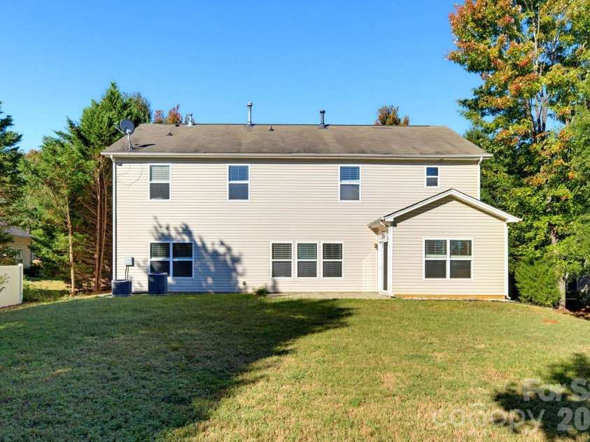529 Putting Drive, Fort Mill, SC 29715.  MLS# CAR4434078, YatesRealty ID 56751. 