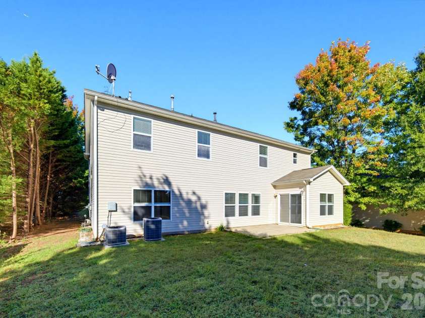 529 Putting Drive, Fort Mill, SC 29715.  MLS# CAR4434078, YatesRealty ID 56751. 
