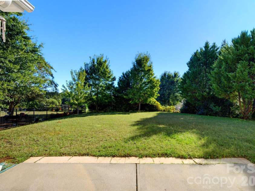 529 Putting Drive, Fort Mill, SC 29715.  MLS# CAR4434078, YatesRealty ID 56751. 