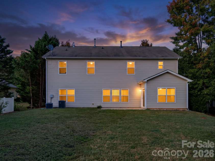 529 Putting Drive, Fort Mill, SC 29715.  MLS# CAR4434078, YatesRealty ID 56751. 