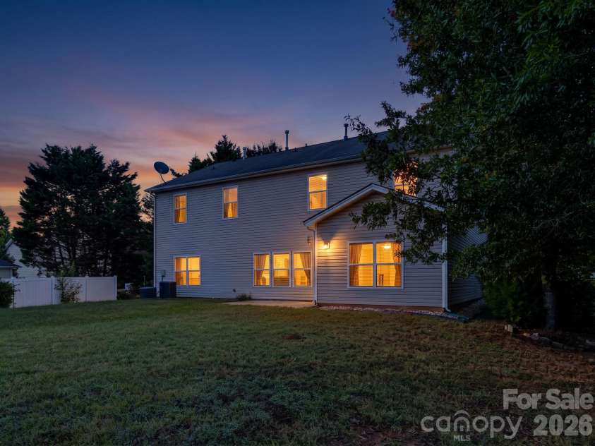 529 Putting Drive, Fort Mill, SC 29715.  MLS# CAR4434078, YatesRealty ID 56751. 