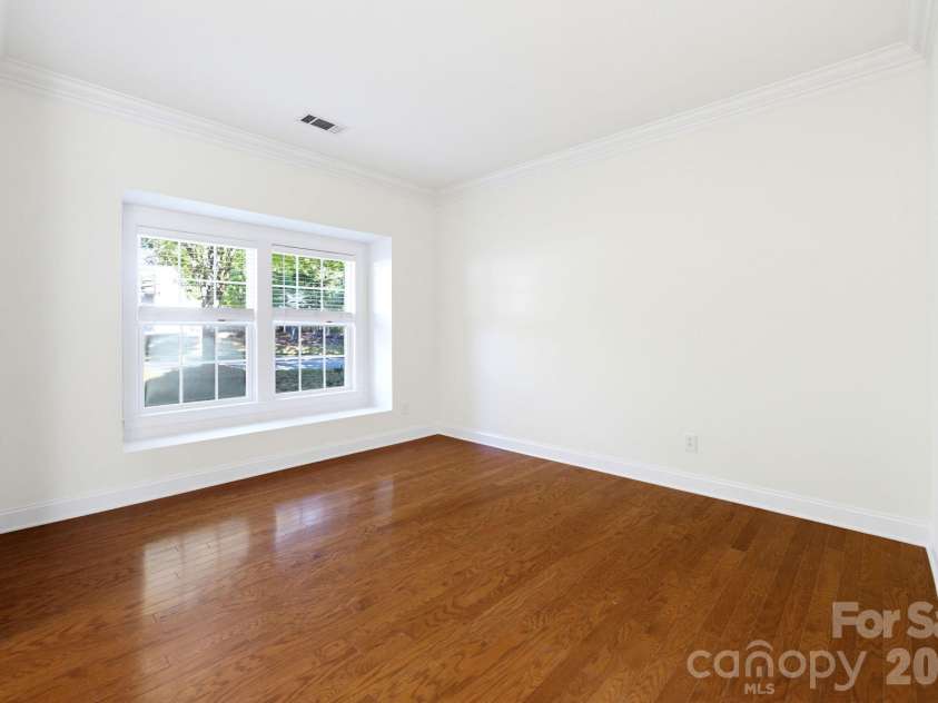 529 Putting Drive, Fort Mill, SC 29715.  MLS# CAR4434078, YatesRealty ID 56751. Family/Greeting Room