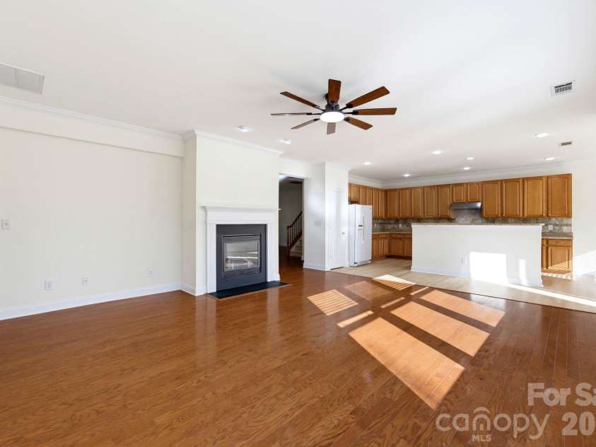 529 Putting Drive, Fort Mill, SC 29715.  MLS# CAR4434078, YatesRealty ID 56751. Great Room