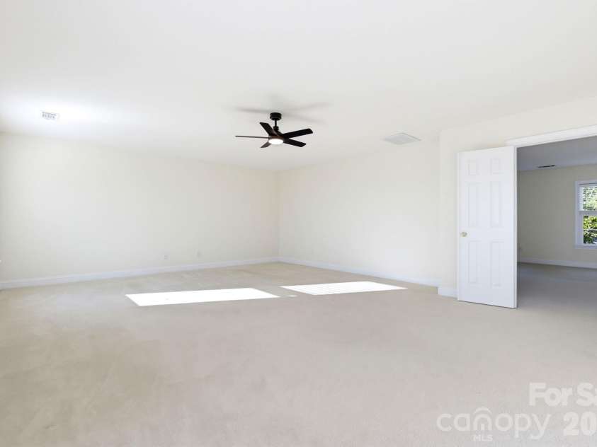 529 Putting Drive, Fort Mill, SC 29715.  MLS# CAR4434078, YatesRealty ID 56751. Primary Bedroom