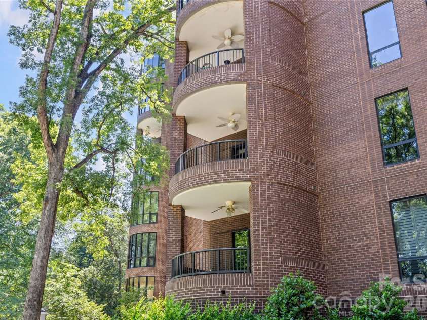 922 Cherokee Road, Charlotte, NC 28207.  MLS# CAR4433884, YatesRealty ID 56755. 