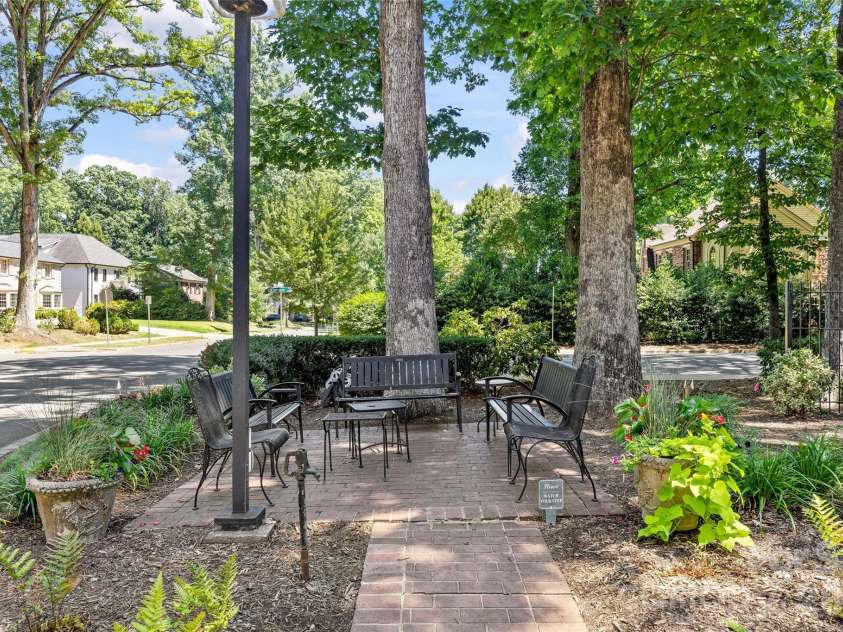 922 Cherokee Road, Charlotte, NC 28207.  MLS# CAR4433884, YatesRealty ID 56755. Garden