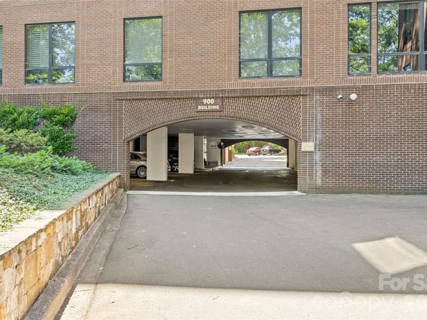 922 Cherokee Road, Charlotte, NC 28207.  MLS# CAR4433884, YatesRealty ID 56755. Parking Garage