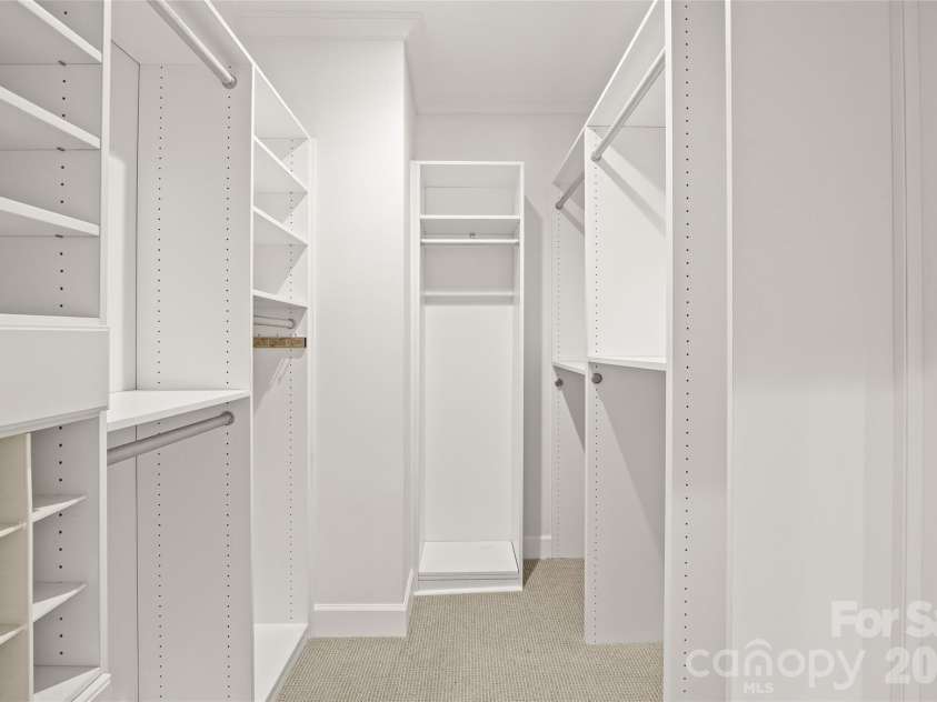 922 Cherokee Road, Charlotte, NC 28207.  MLS# CAR4433884, YatesRealty ID 56755. Primary Walk in Closet