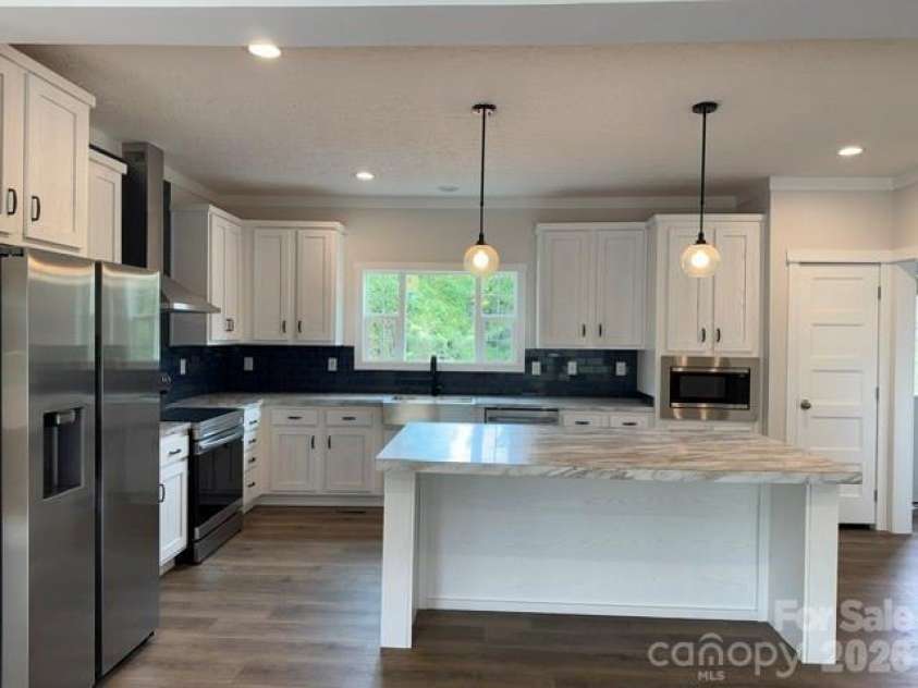1721 Middleton Drive, Morganton, NC 28655.  MLS# CAR4434140, YatesRealty ID 56756. 