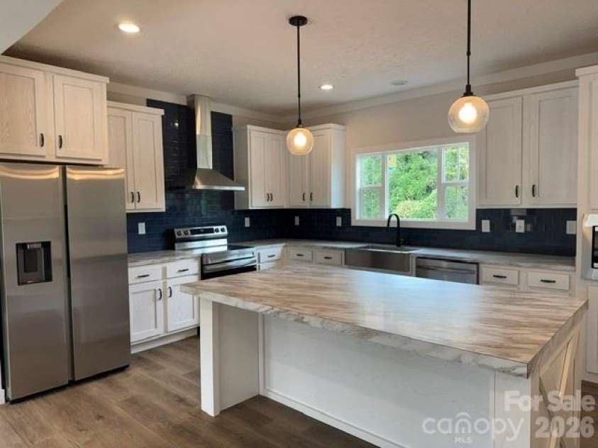 1721 Middleton Drive, Morganton, NC 28655.  MLS# CAR4434140, YatesRealty ID 56756. 