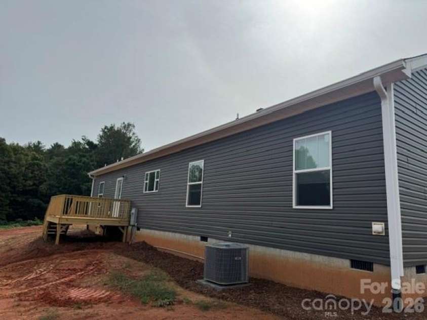 1721 Middleton Drive, Morganton, NC 28655.  MLS# CAR4434140, YatesRealty ID 56756. 