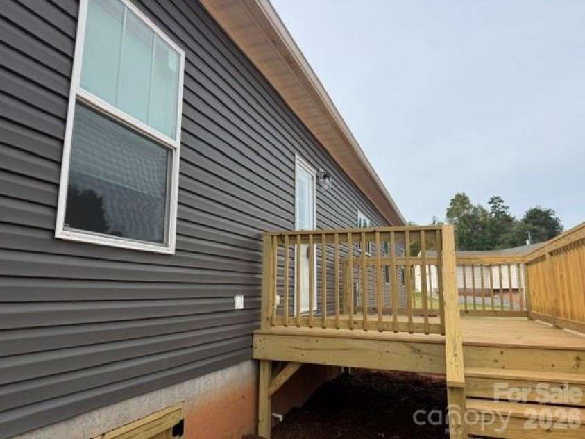 1721 Middleton Drive, Morganton, NC 28655.  MLS# CAR4434140, YatesRealty ID 56756. 