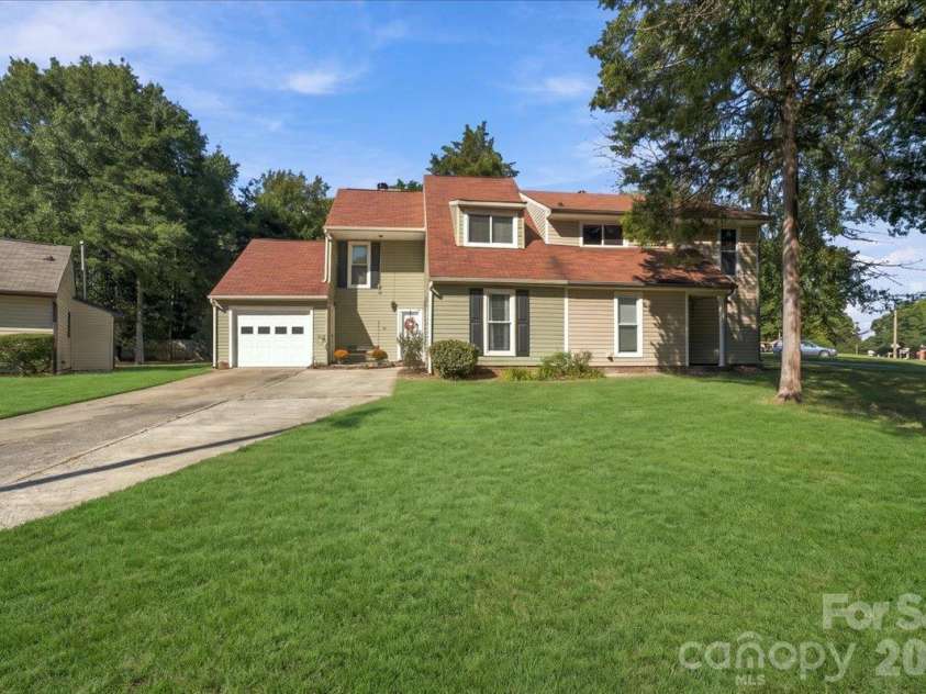 10905 Rail Tye Place, Pineville, NC 28134.  MLS# CAR4432855, YatesRealty ID 56757. 