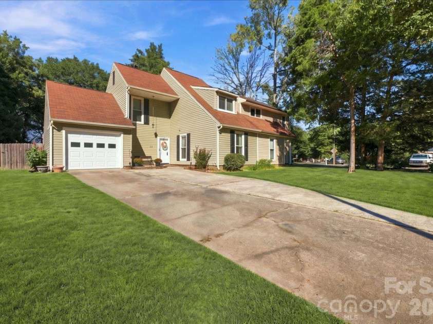 10905 Rail Tye Place, Pineville, NC 28134.  MLS# CAR4432855, YatesRealty ID 56757. 