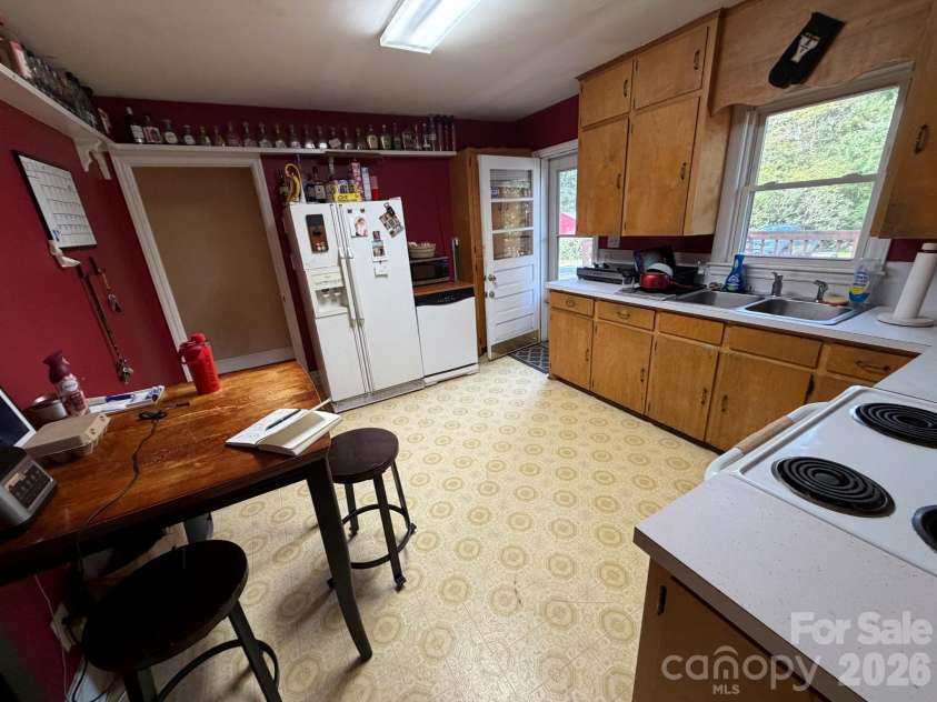 48224 Us Hwy     52 None, Misenheimer, NC 28137.  MLS# CAR4433641, YatesRealty ID 56759. Kitchen and dining