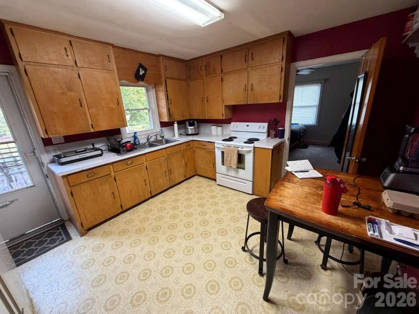 48224 Us Hwy     52 None, Misenheimer, NC 28137.  MLS# CAR4433641, YatesRealty ID 56759. Kitchen with eat-in dining area