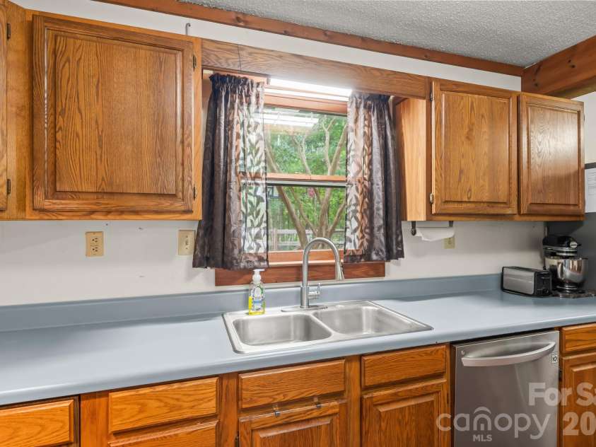 505 Tipperary Lane, Denton, NC 27239.  MLS# CAR4434994, YatesRealty ID 56760. 