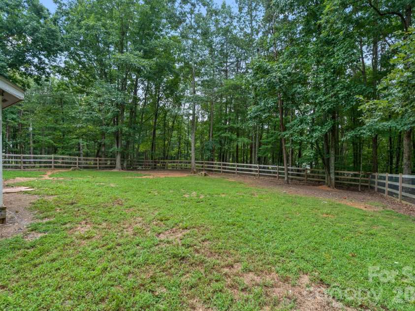 505 Tipperary Lane, Denton, NC 27239.  MLS# CAR4434994, YatesRealty ID 56760. 