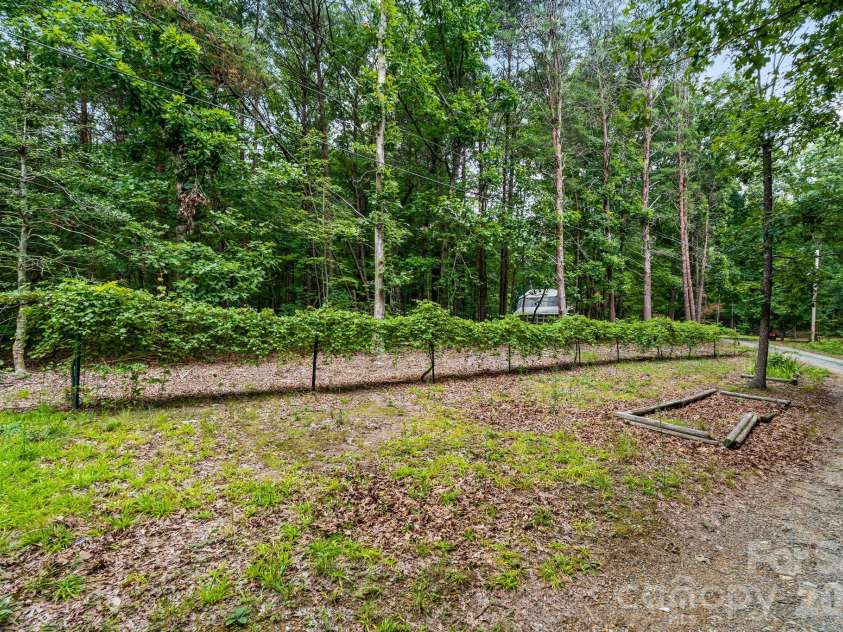 505 Tipperary Lane, Denton, NC 27239.  MLS# CAR4434994, YatesRealty ID 56760. 