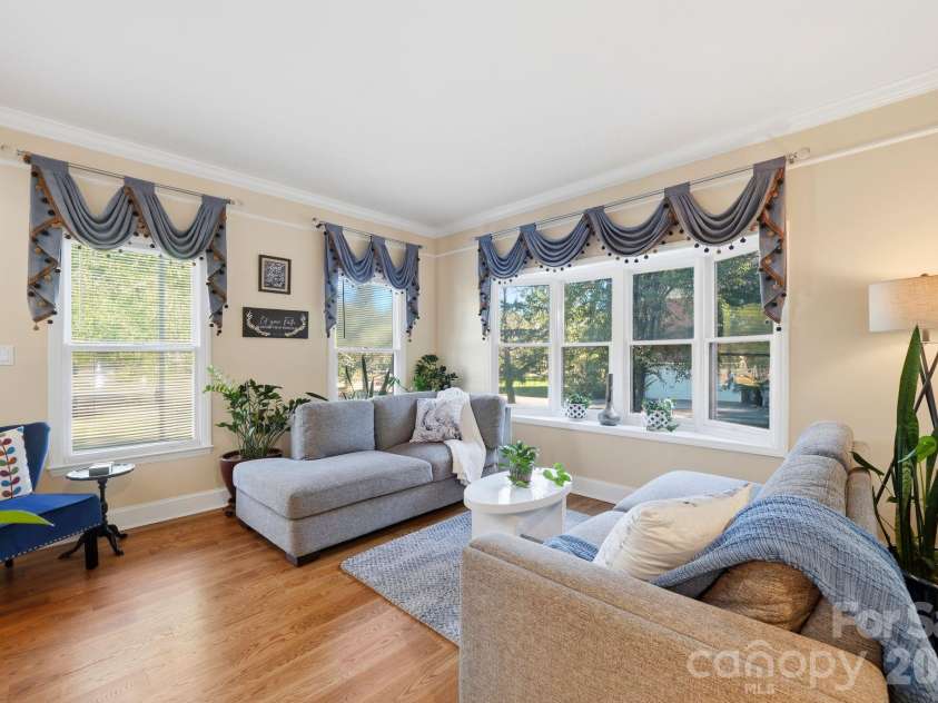 1121 Hillshire Meadow Drive, Matthews, NC 28105.  MLS# CAR4431907, YatesRealty ID 56761. 