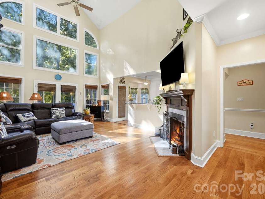 1121 Hillshire Meadow Drive, Matthews, NC 28105.  MLS# CAR4431907, YatesRealty ID 56761. 