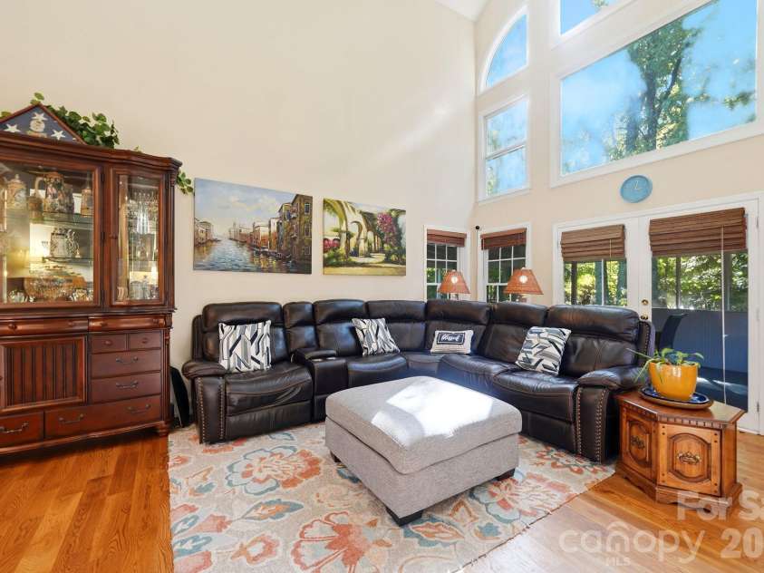 1121 Hillshire Meadow Drive, Matthews, NC 28105.  MLS# CAR4431907, YatesRealty ID 56761. 