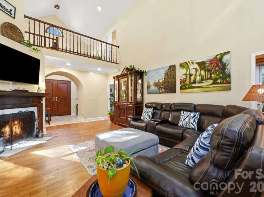 1121 Hillshire Meadow Drive, Matthews, NC 28105.  MLS# CAR4431907, YatesRealty ID 56761. 