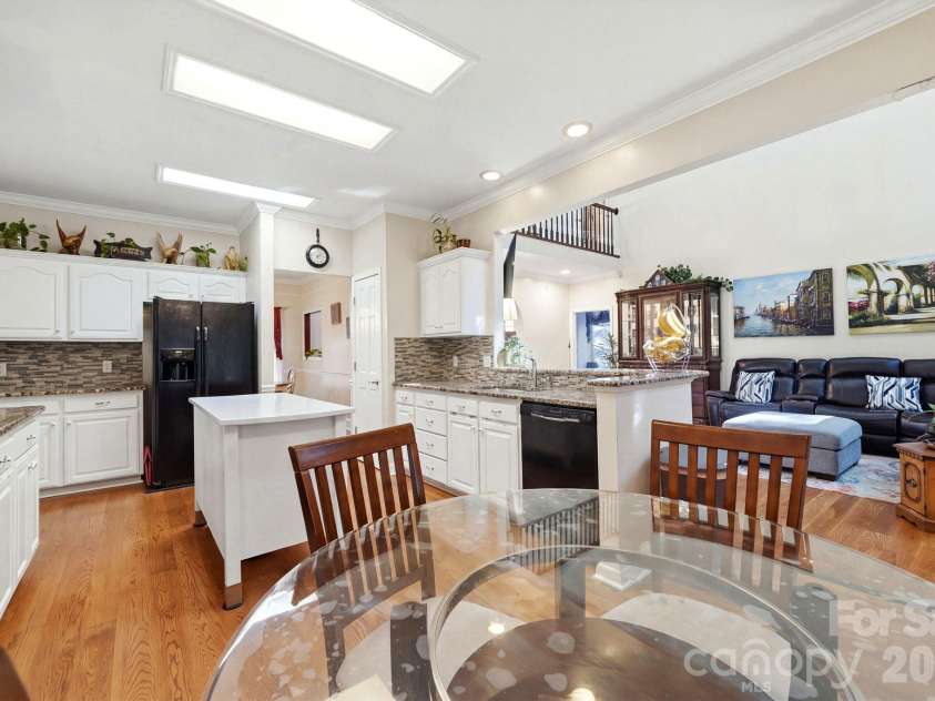 1121 Hillshire Meadow Drive, Matthews, NC 28105.  MLS# CAR4431907, YatesRealty ID 56761. 