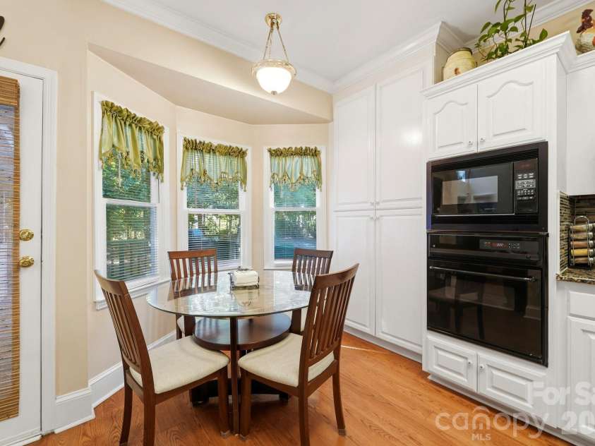 1121 Hillshire Meadow Drive, Matthews, NC 28105.  MLS# CAR4431907, YatesRealty ID 56761. 