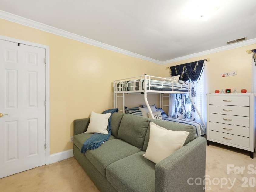 1121 Hillshire Meadow Drive, Matthews, NC 28105.  MLS# CAR4431907, YatesRealty ID 56761. 