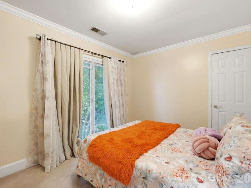 1121 Hillshire Meadow Drive, Matthews, NC 28105.  MLS# CAR4431907, YatesRealty ID 56761. 
