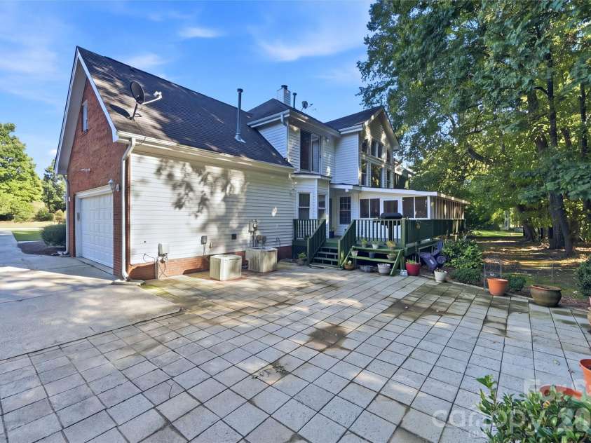 1121 Hillshire Meadow Drive, Matthews, NC 28105.  MLS# CAR4431907, YatesRealty ID 56761. 