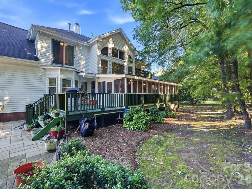 1121 Hillshire Meadow Drive, Matthews, NC 28105.  MLS# CAR4431907, YatesRealty ID 56761. 
